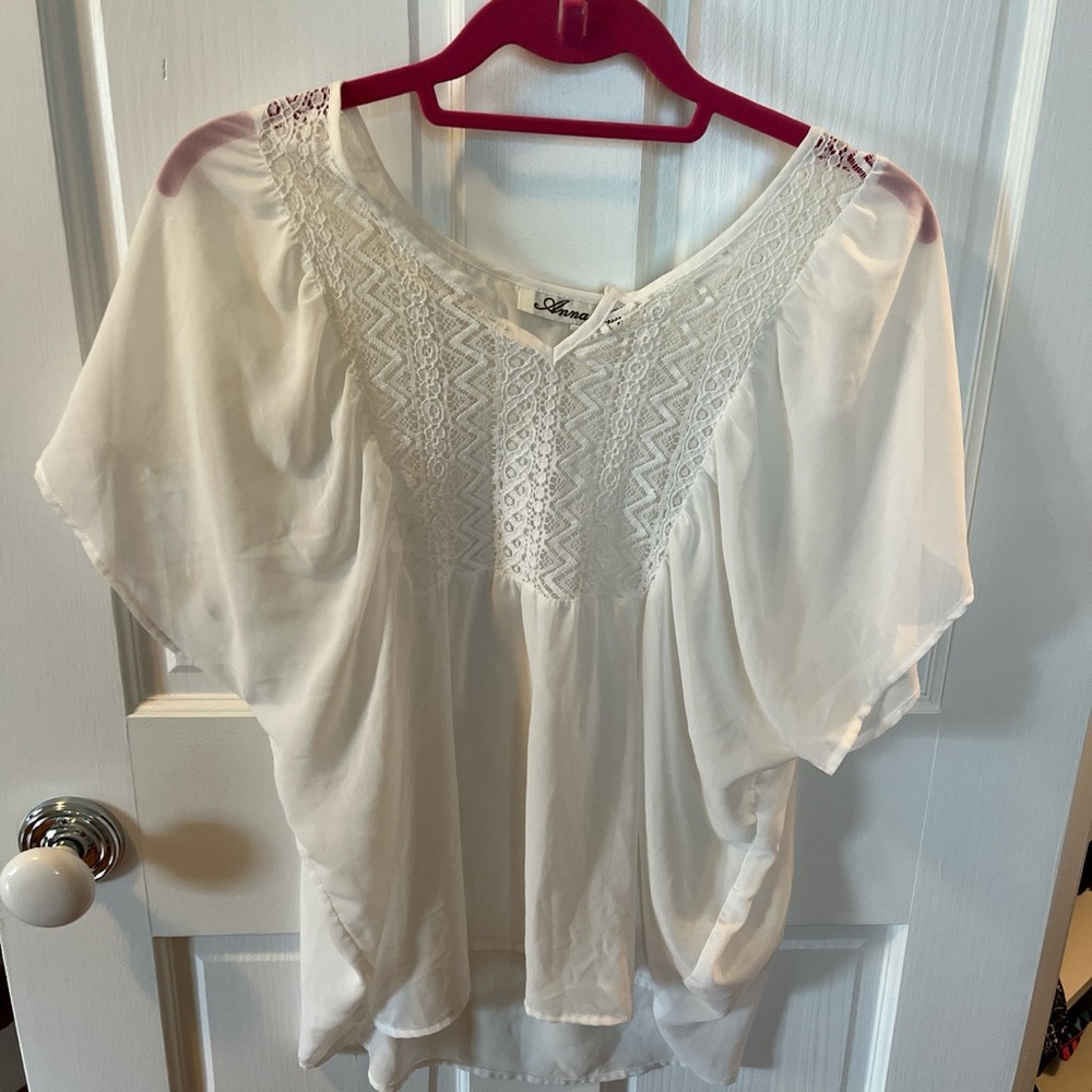 Flowey white shirt perfect for summer
